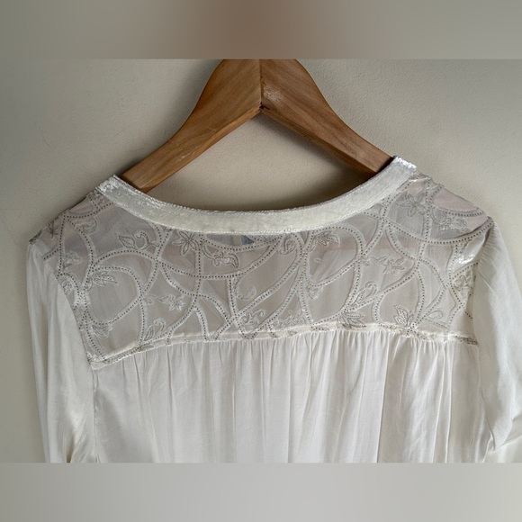 Democracy Women's Silky Ivory Long Sleeve Shirt Velvet Burnout Lace Size Medium - Picture 5 of 11